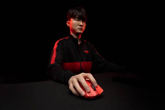 Razer souris une couleur deathadder v3 pro édition faker F8BX37