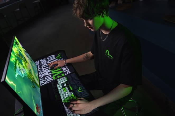 Razer vêtements une couleur t-shirt imprimé evisu daicock F8BX191