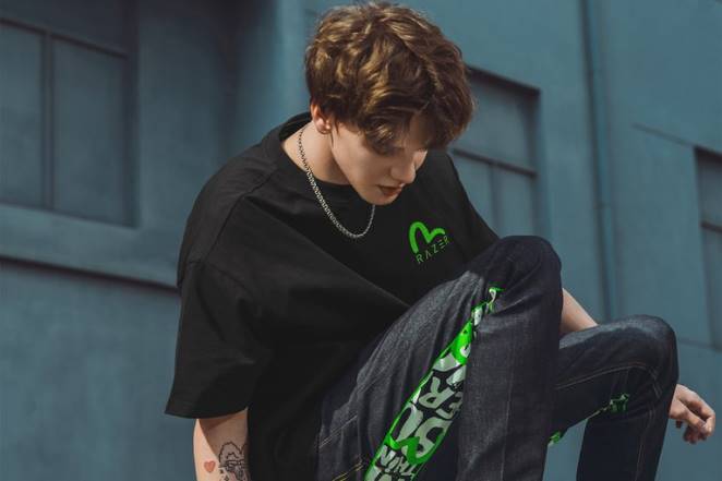 Razer vêtements une couleur t-shirt imprimé evisu daicock F8BX191